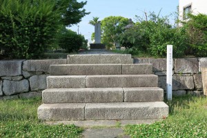 藩祖家政の墓